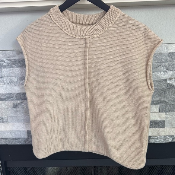 Elegant Cream Knit Sleeveless Sweater - Picture 5 of 10